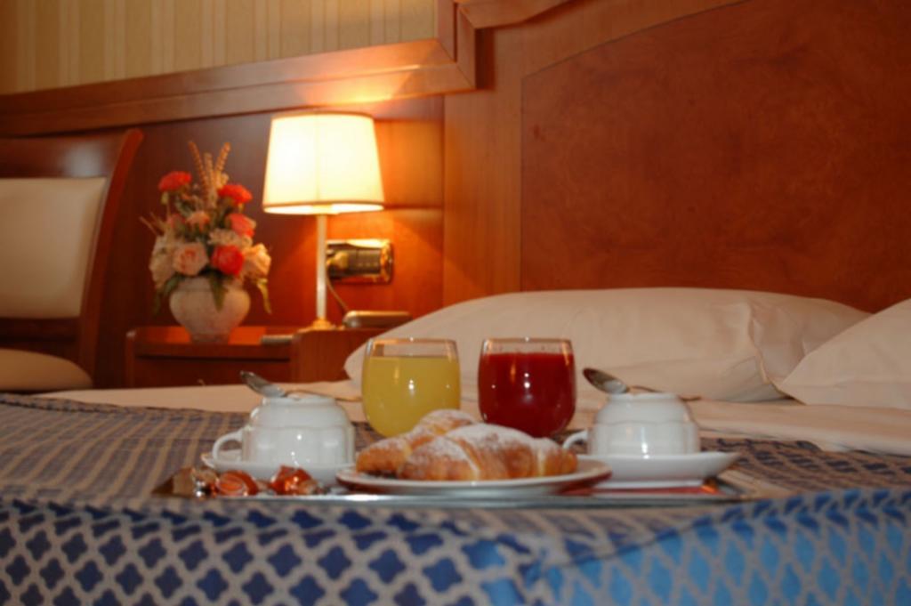 Hotel Joyfull Nápoles