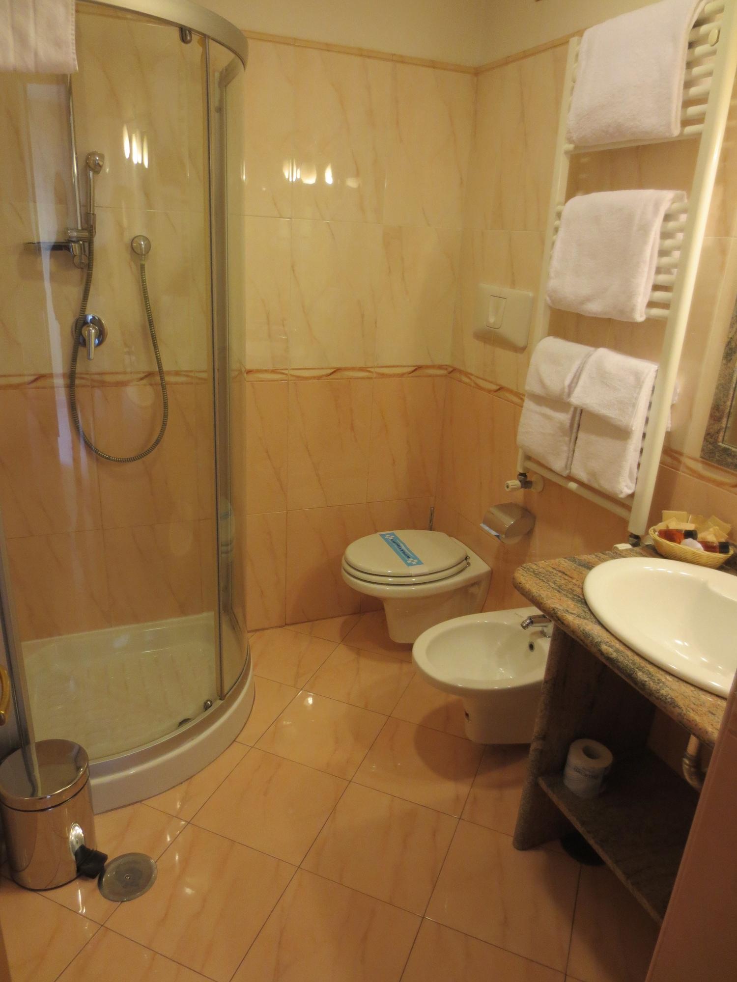 Joyfull Hotel Nápoles