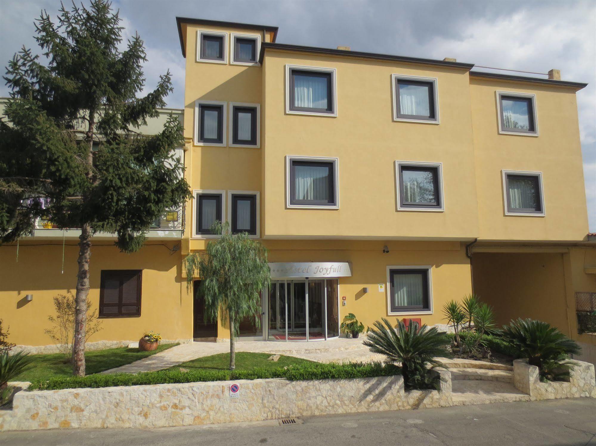 Joyfull Hotel Nápoles